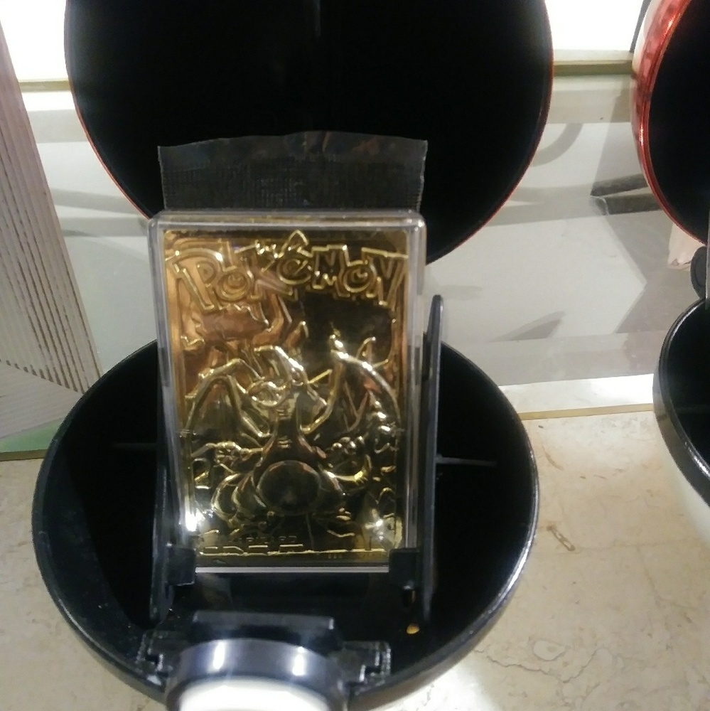 Pokemon-Gold Charizard Limited Edition